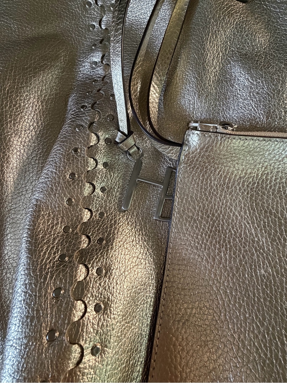 HENRI BENDEL Astrid Reversible
Leather Suede Metallic Gold
Snakeskin Python Hobo - Picture 5 of 16